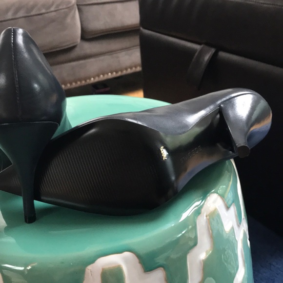 NWOT! Beautiful BCBGirls Navy Blue Heels! - Picture 6 of 7